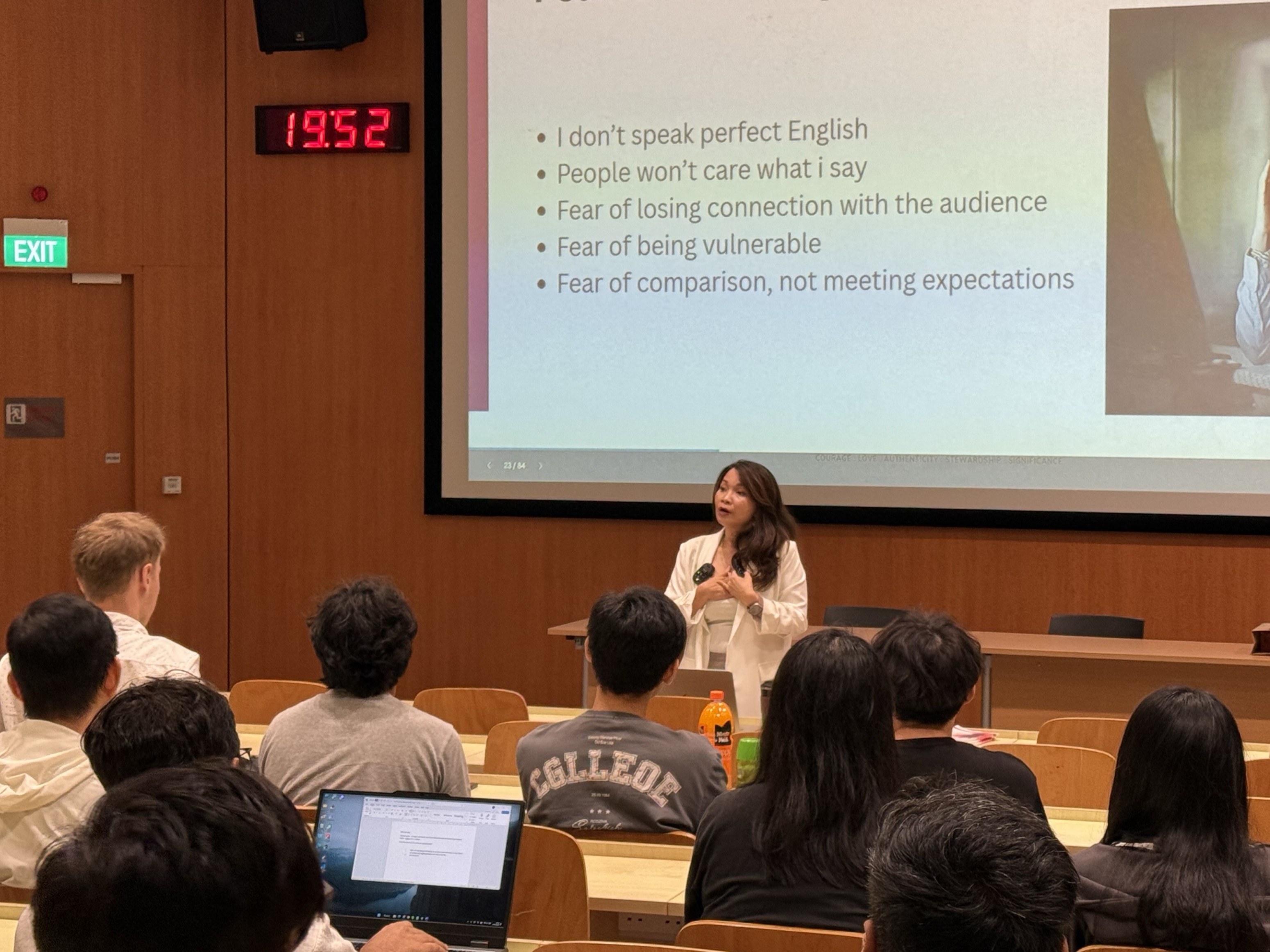 Lorem ipsum dolor sit amet consectetur.